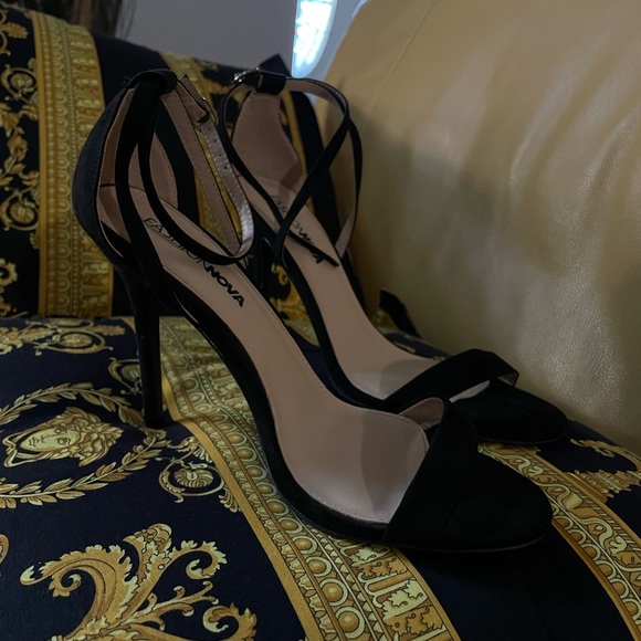 Fashion Nova Black Heels - Picture 1 of 3